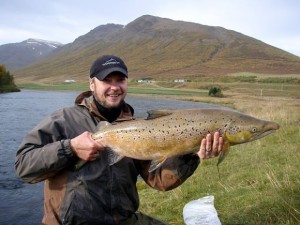 guided-salmon-fishing-in-iceland
